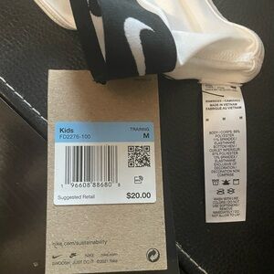 New Nike Training Dri-Fit sports bra with light support